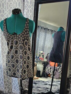 HWR Monogram Black & White Geometric Sleeveless Top – Size M